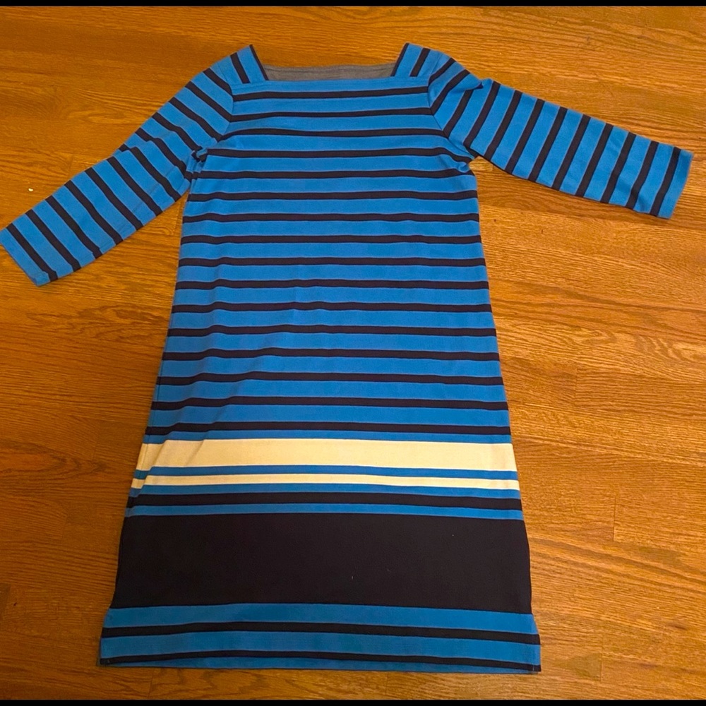 LL Bean Size XS fits a medium blue and black dress
